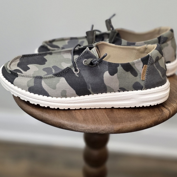 Hey Dude - Picture 2 of 7